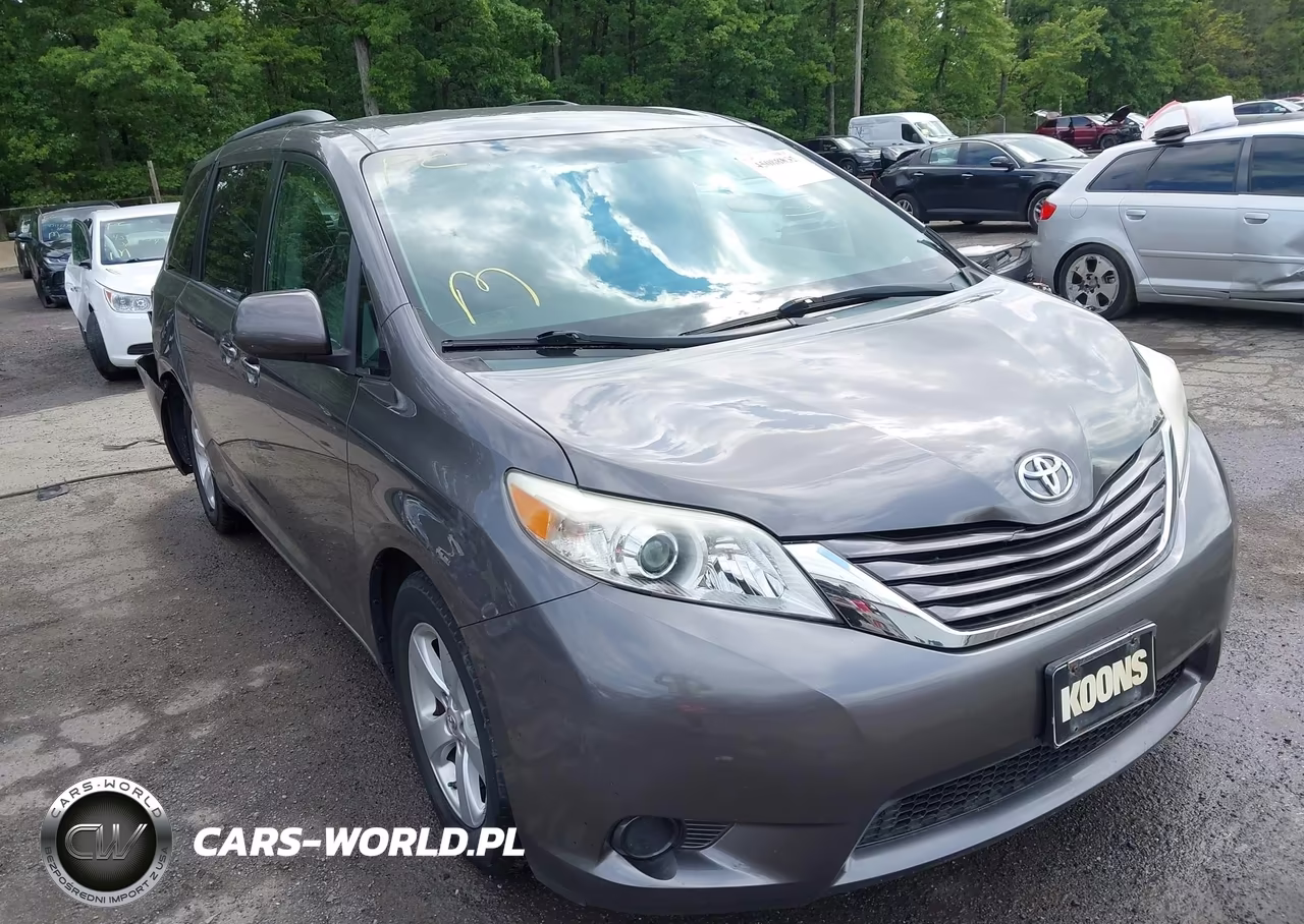 2015 Toyota Sienna Le 8 Passenger