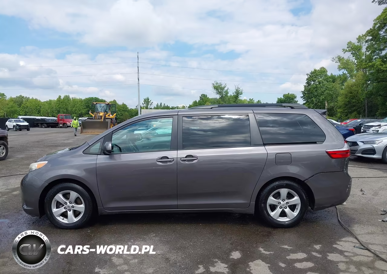 2015 Toyota Sienna Le 8 Passenger VIN:5TDKK3DC0FS547722 - 14