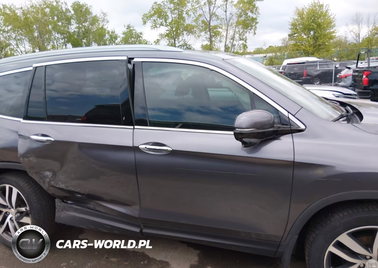 2017 Honda Pilot Touring VIN:5FNYF6H93HB084710 - 13
