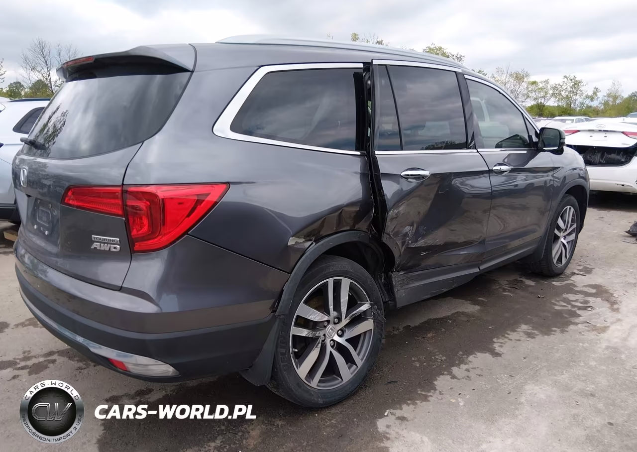 2017 Honda Pilot Touring VIN:5FNYF6H93HB084710 - 4