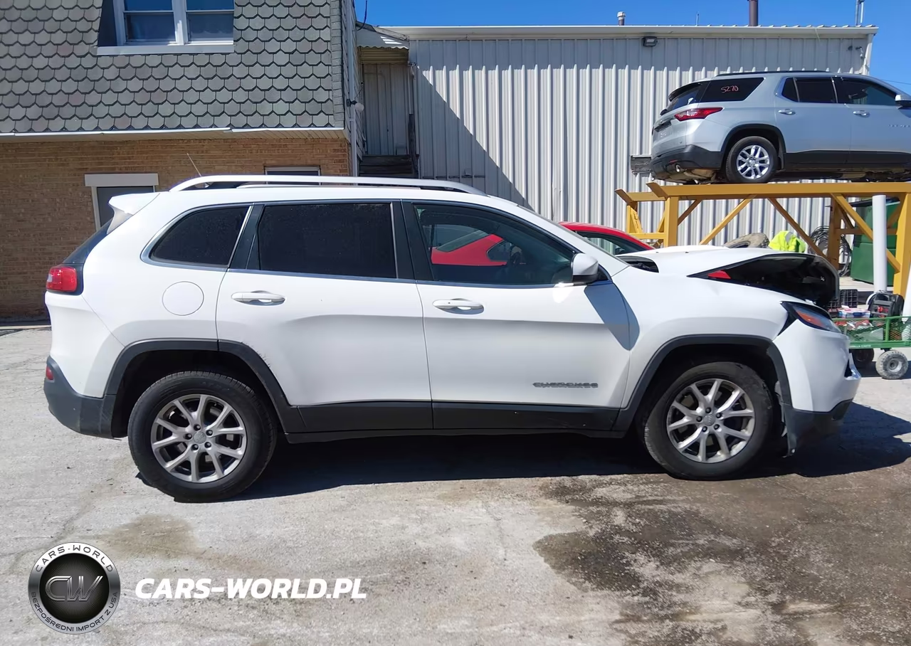 2015 Jeep Cherokee Latitude VIN:1C4PJMCS1FW565170 - 14