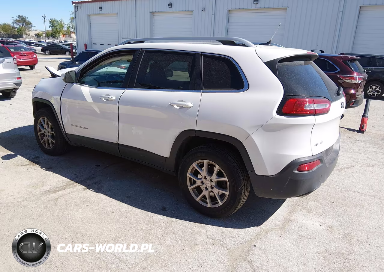2015 Jeep Cherokee Latitude VIN:1C4PJMCS1FW565170 - 3