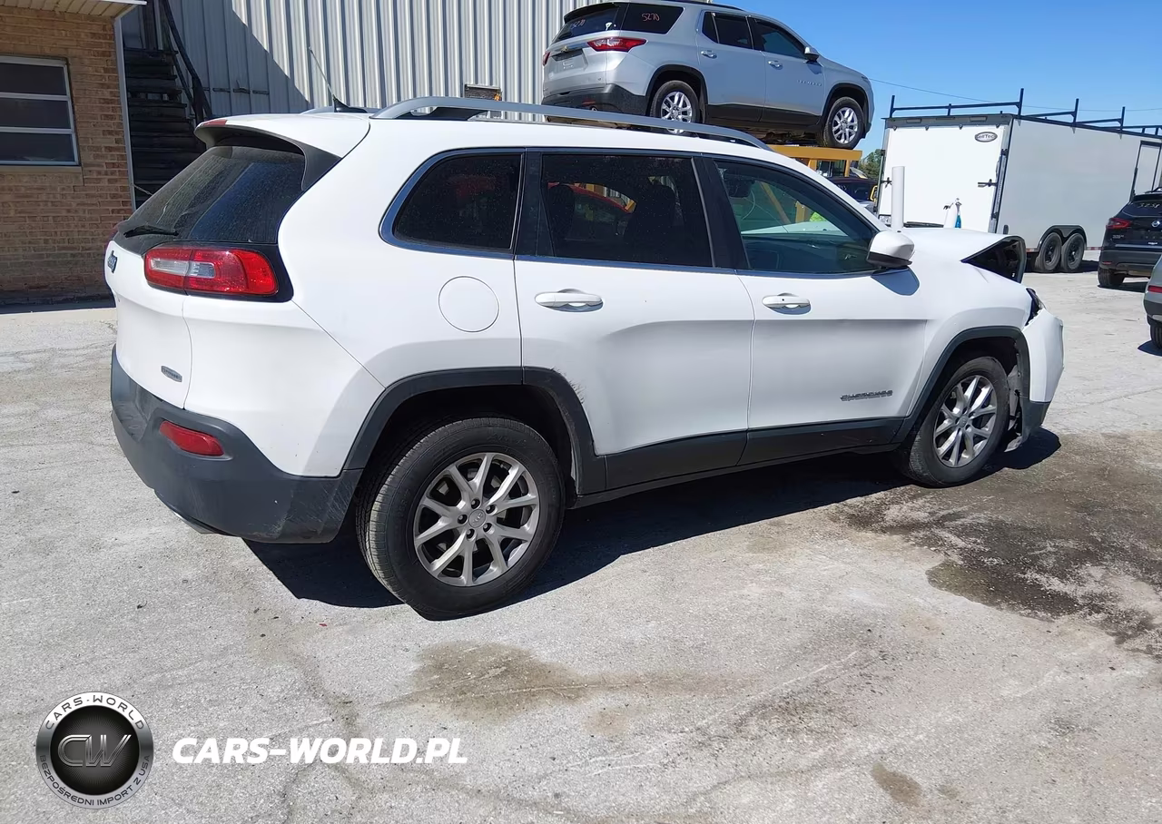2015 Jeep Cherokee Latitude VIN:1C4PJMCS1FW565170 - 4