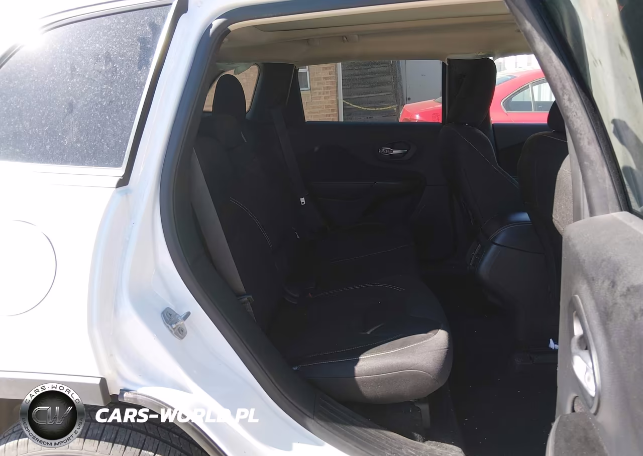 2015 Jeep Cherokee Latitude VIN:1C4PJMCS1FW565170 - 8