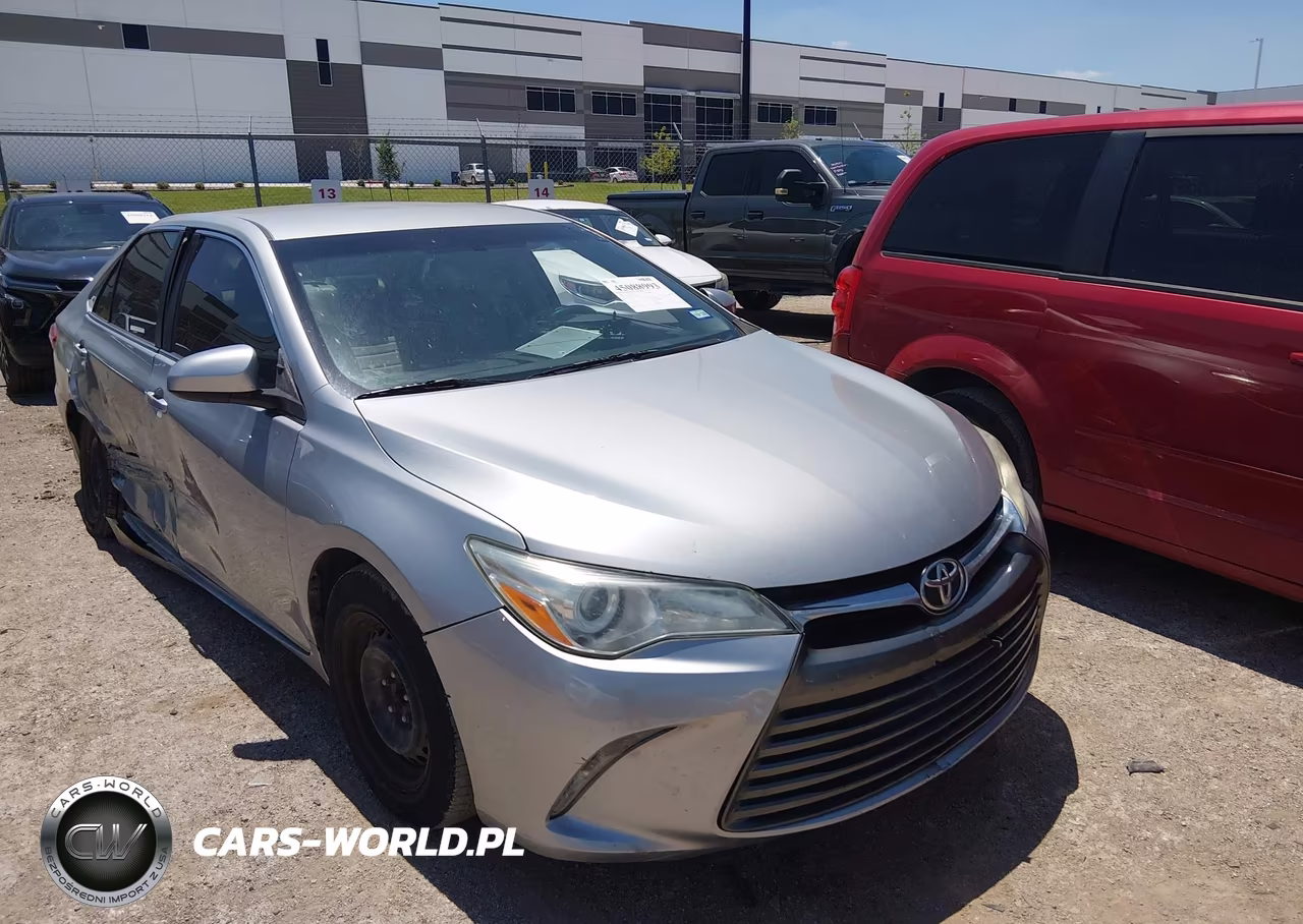 2016 Toyota Camry Le – zdjęcie 1 z 16