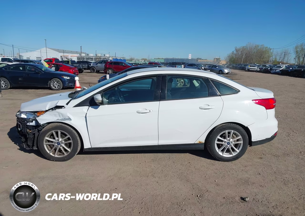 2015 Ford Focus Se VIN:1FADP3F26FL379042 - 15