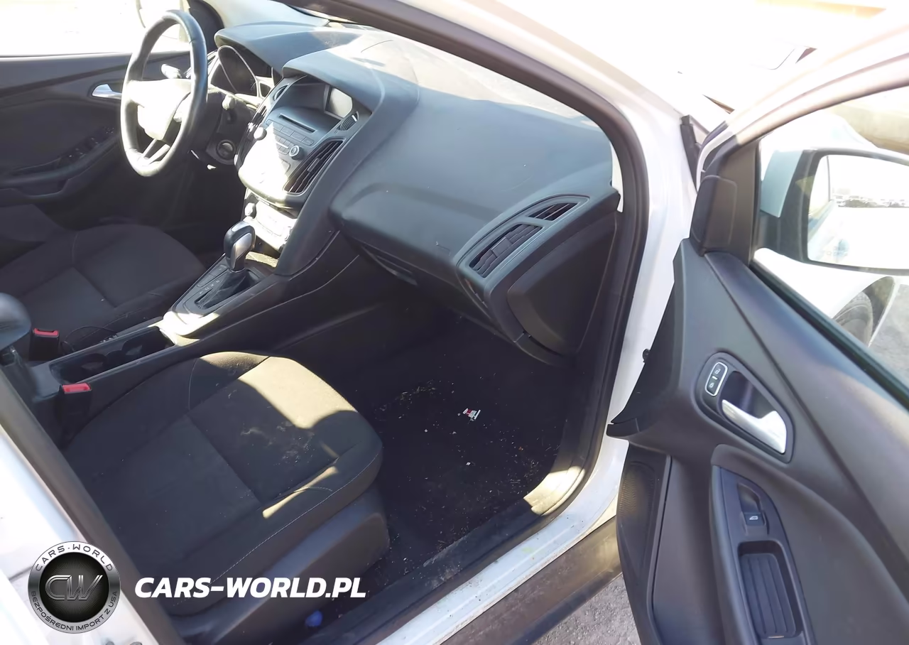 2015 Ford Focus Se VIN:1FADP3F26FL379042 - 5
