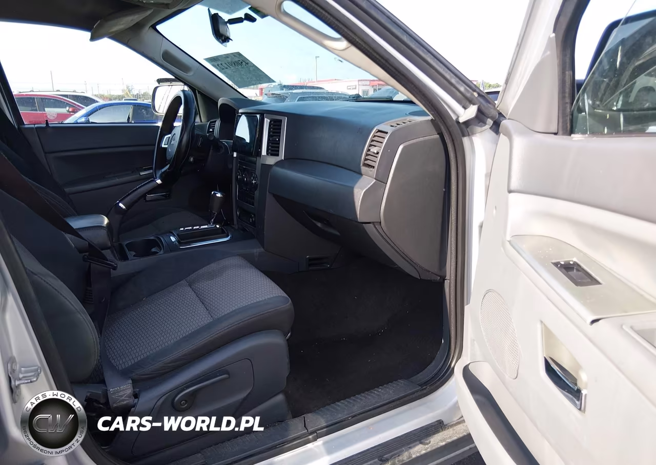 2010 Jeep Grand Cherokee Laredo VIN:1J4PR4GK3AC118489 - 5