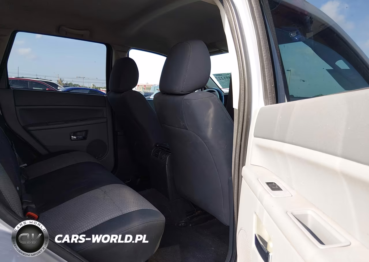 2010 Jeep Grand Cherokee Laredo VIN:1J4PR4GK3AC118489 - 8