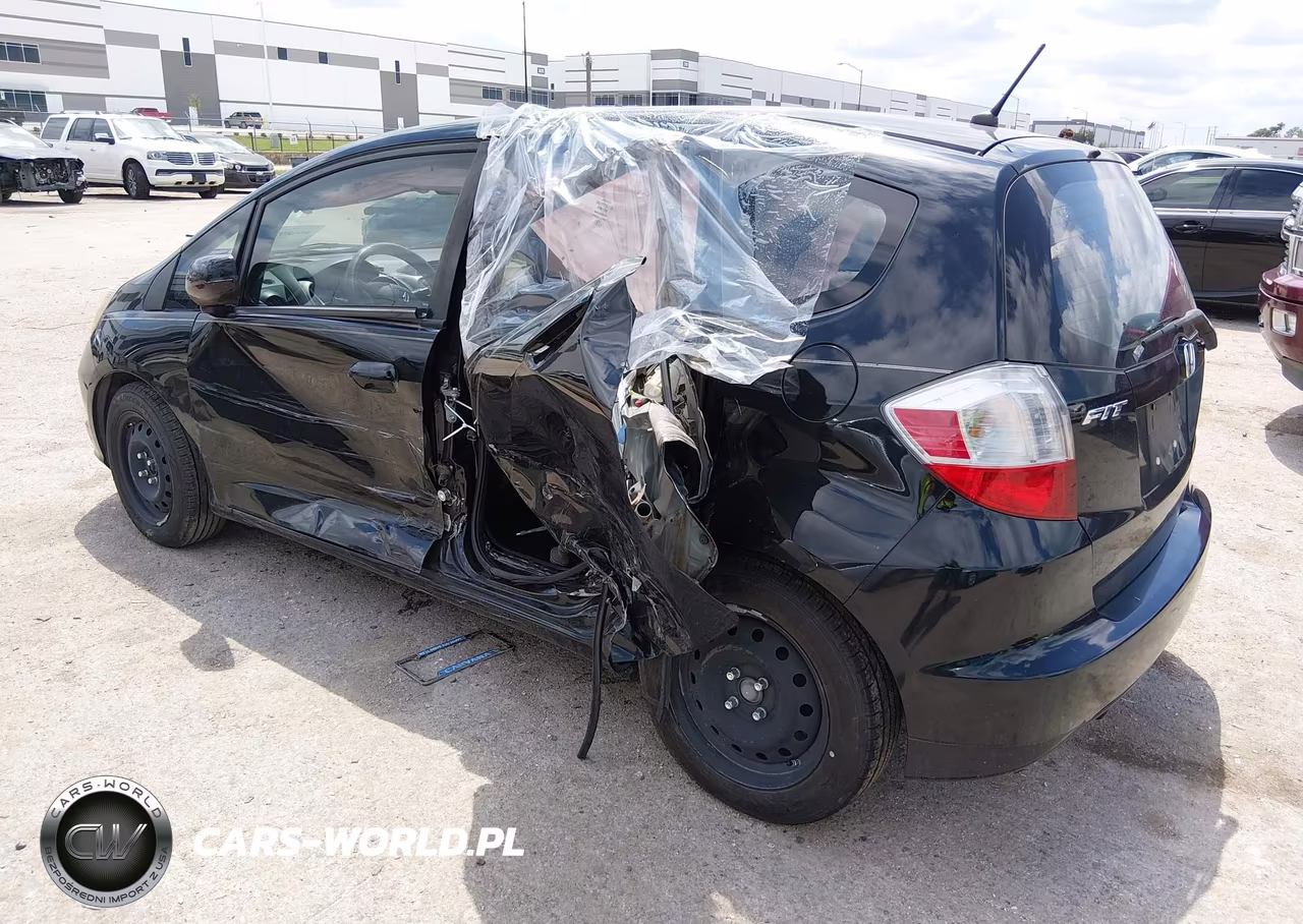 2013 Honda Fit VIN:JHMGE8H36DC073163 - 3