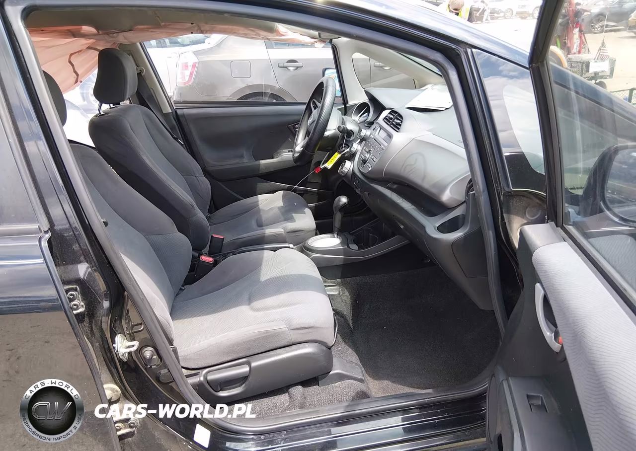 2013 Honda Fit VIN:JHMGE8H36DC073163 - 5