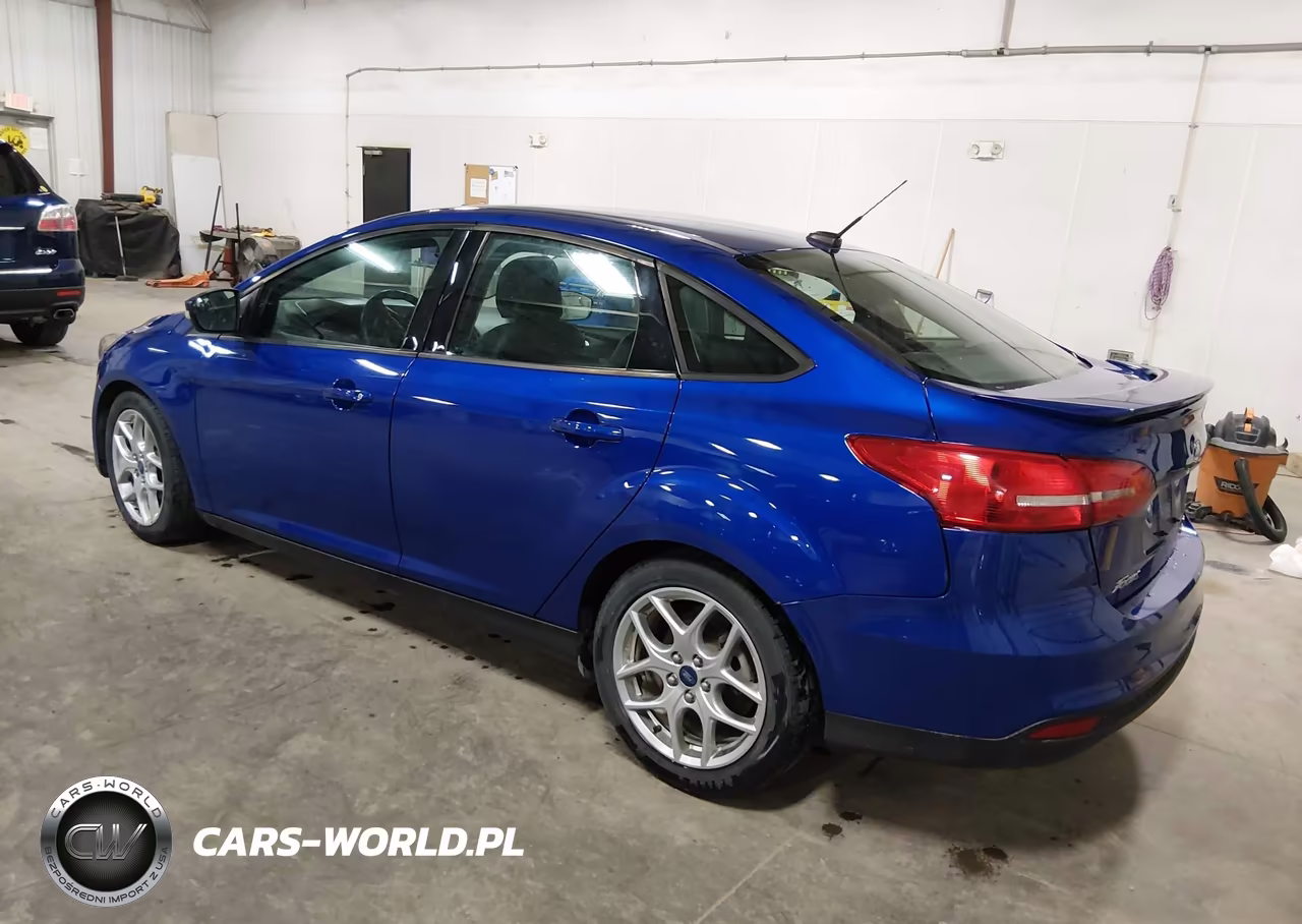 2015 Ford Focus Se VIN:1FADP3F27FL369104 - 3