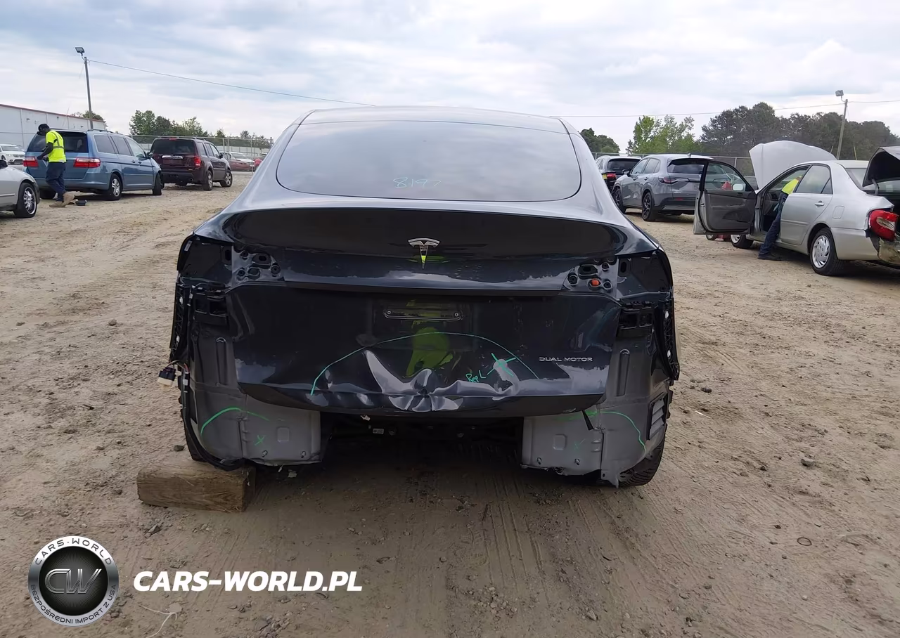 2024 Tesla Model Y Long Range Dual Motor All-Wheel Drive VIN:7SAYGAEE3RF163784 - 17