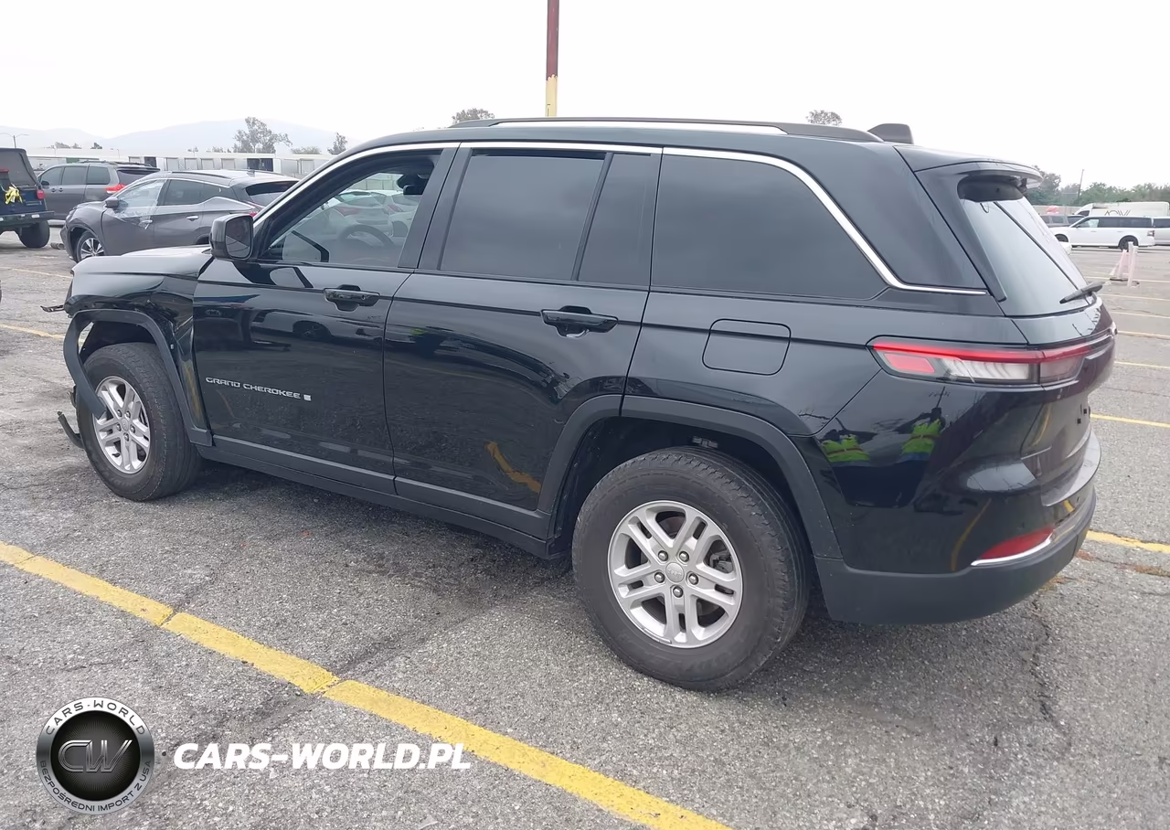 2023 Jeep Grand Cherokee Laredo 4X2 VIN:1C4RJGAG2PC514790 - 3