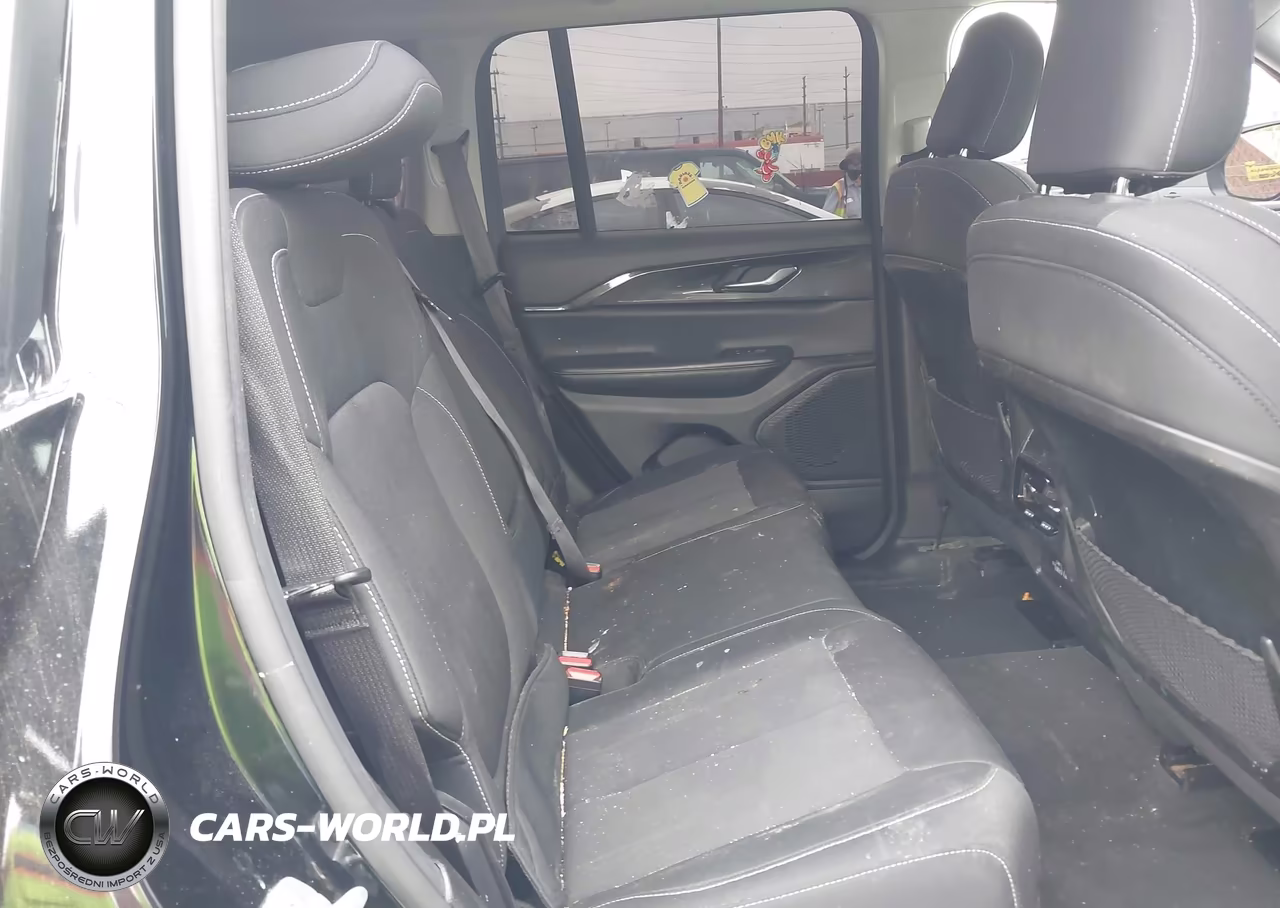 2023 Jeep Grand Cherokee Laredo 4X2 VIN:1C4RJGAG2PC514790 - 8
