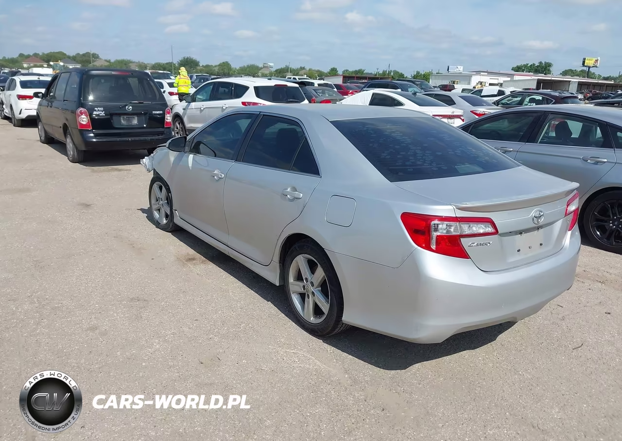 2014 Toyota Camry Se VIN:4T1BF1FK1EU355972 - 3
