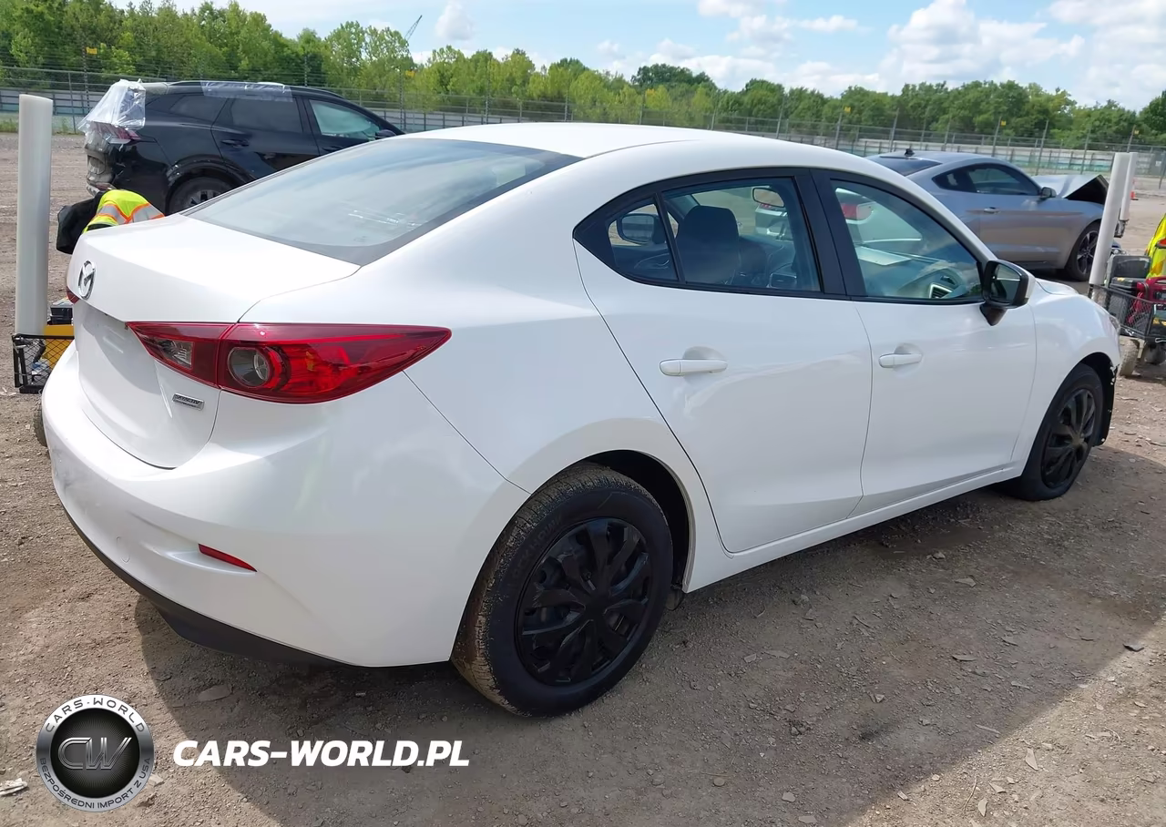 2018 Mazda Mazda3 Sport VIN:3MZBN1U79JM218201 - 4