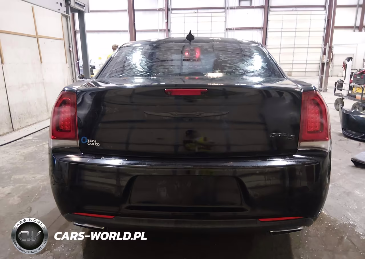 2015 Chrysler 300 300S VIN:2C3CCABGXFH882324 - 17
