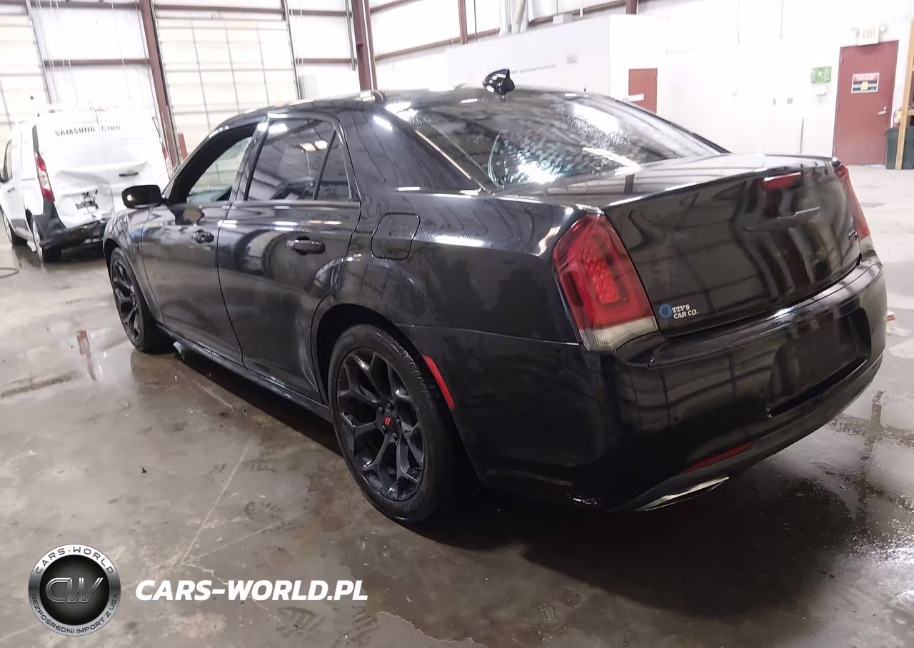 2015 Chrysler 300 300S VIN:2C3CCABGXFH882324 - 3