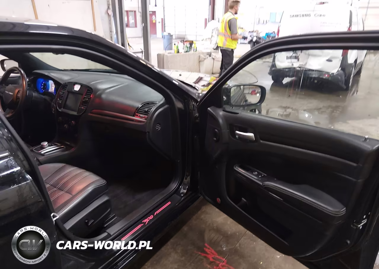 2015 Chrysler 300 300S VIN:2C3CCABGXFH882324 - 5