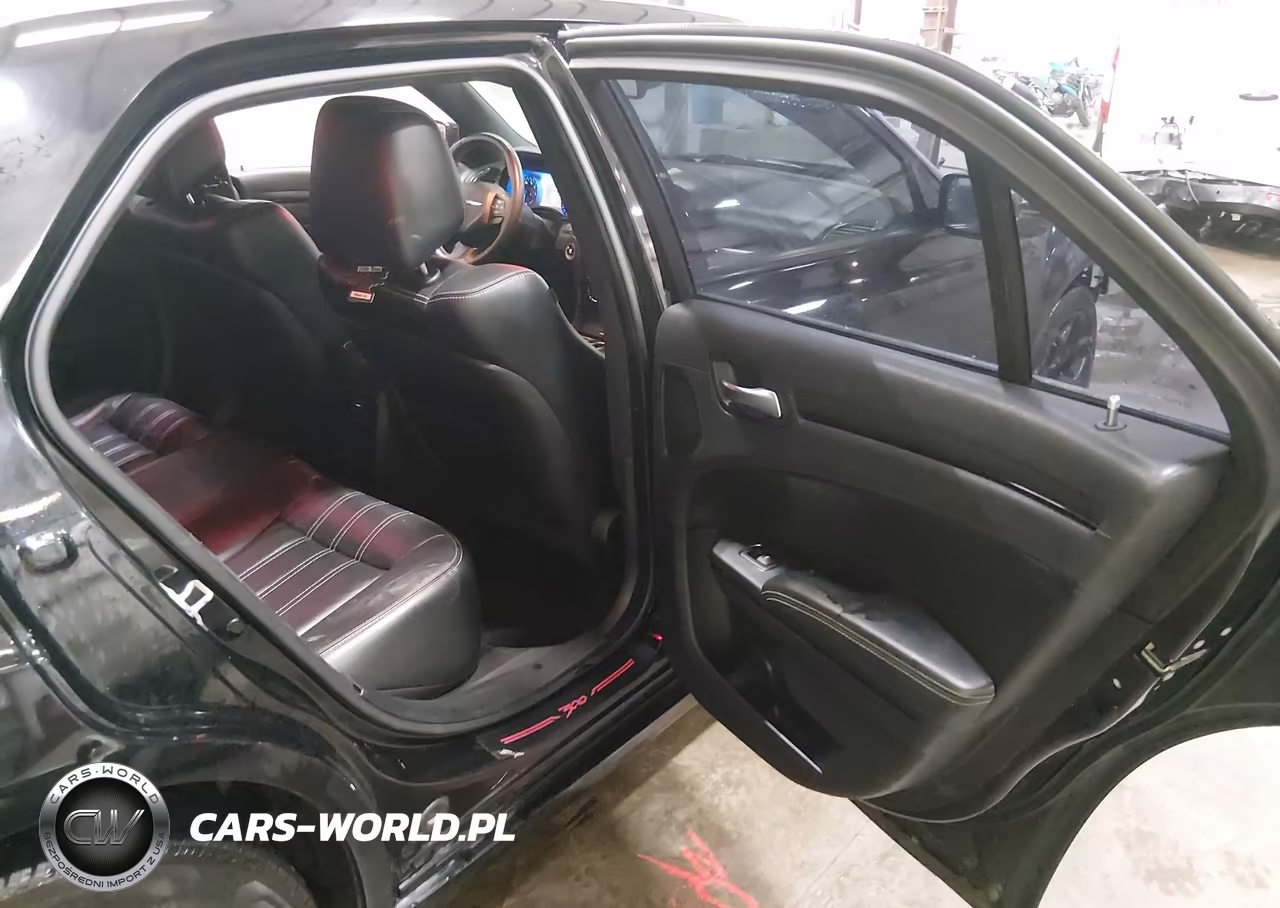 2015 Chrysler 300 300S VIN:2C3CCABGXFH882324 - 8