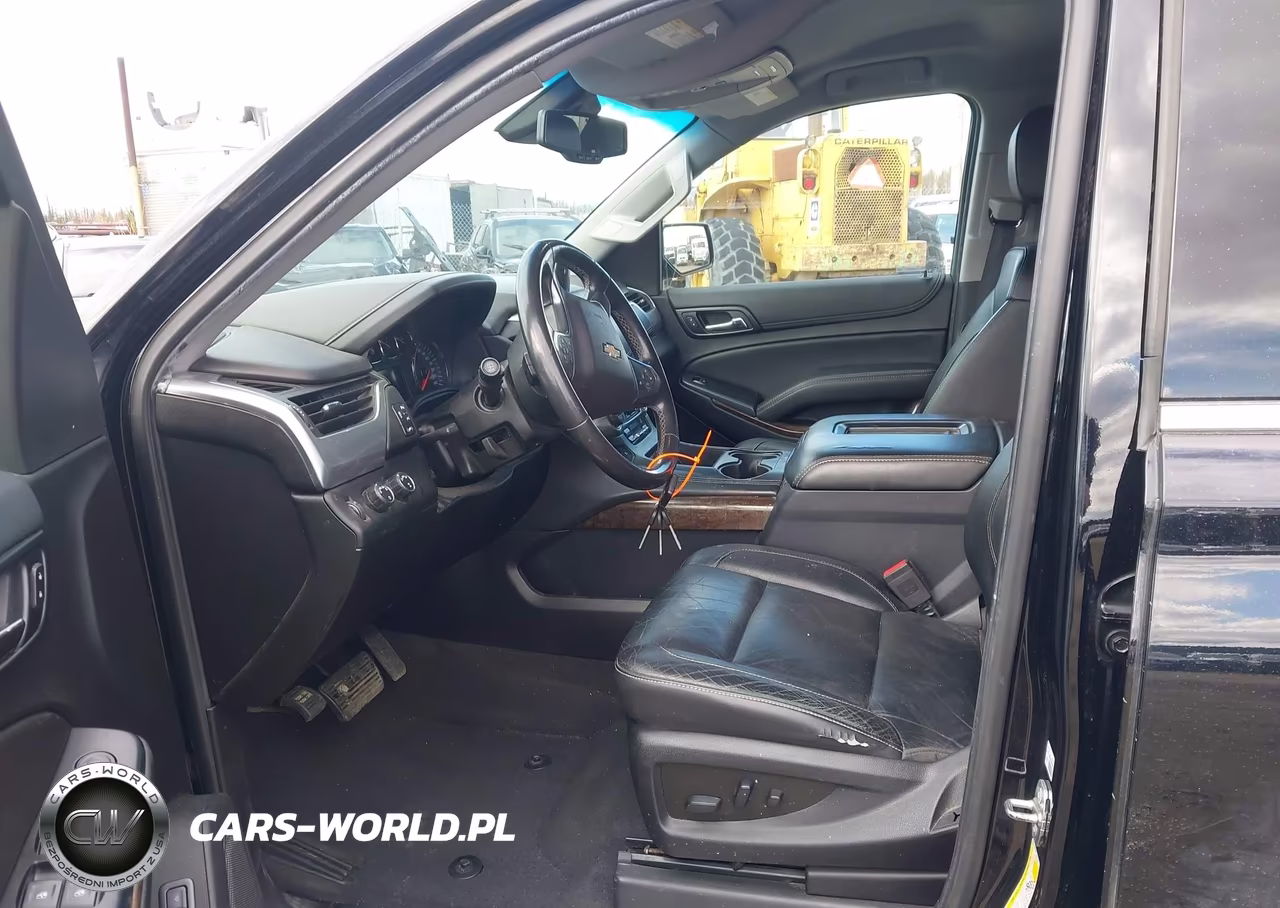 2019 Chevrolet Suburban Lt VIN:1GNSKHKC3KR143619 - 5