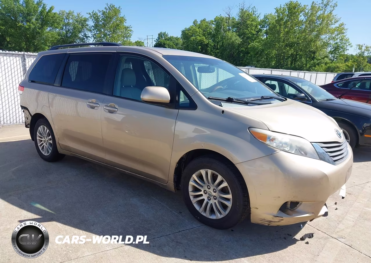 Główne zdjęcie 2013 Toyota Sienna Xle V6 8 Passenger