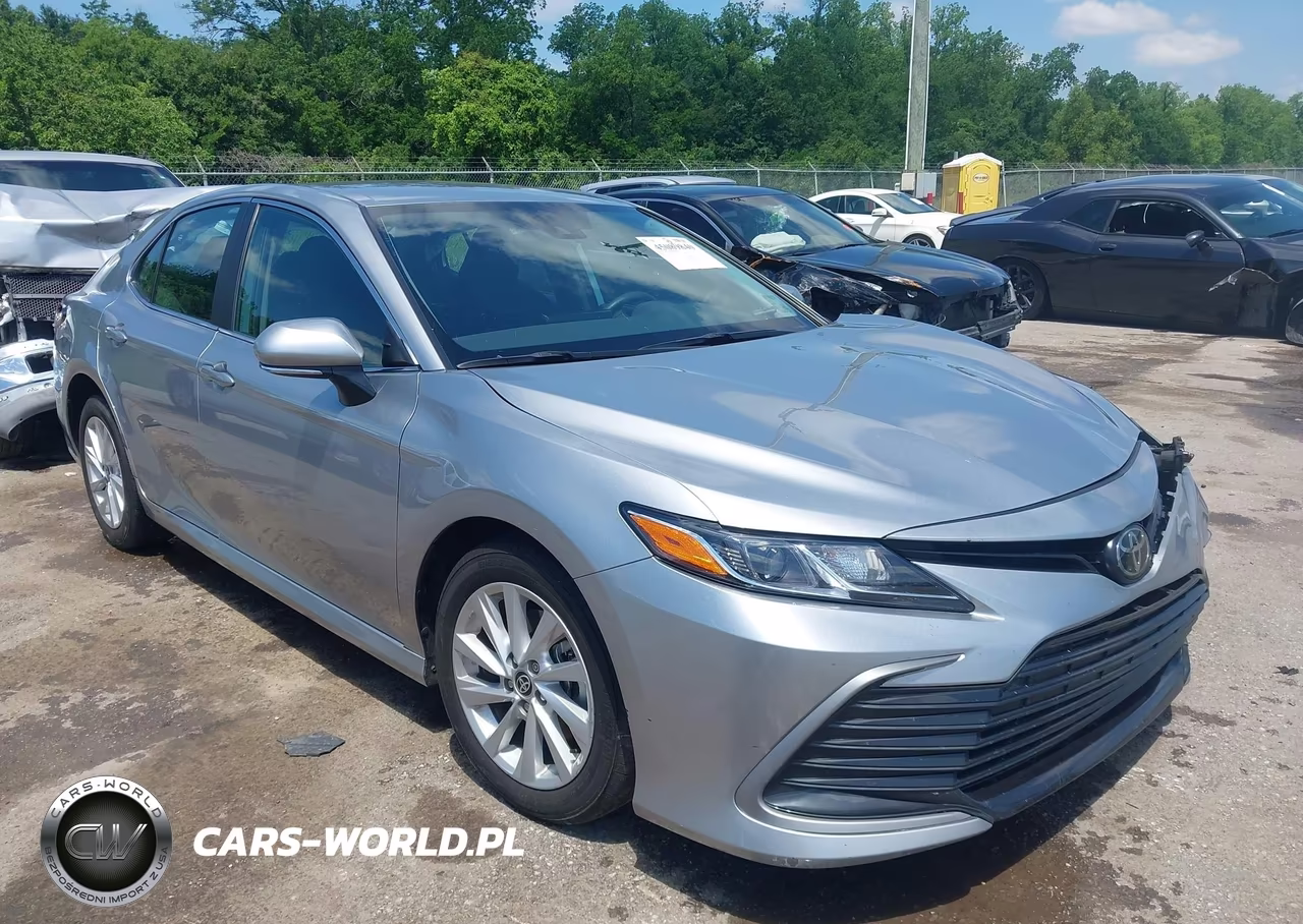 2024 Toyota Camry Le – zdjęcie 1 z 16