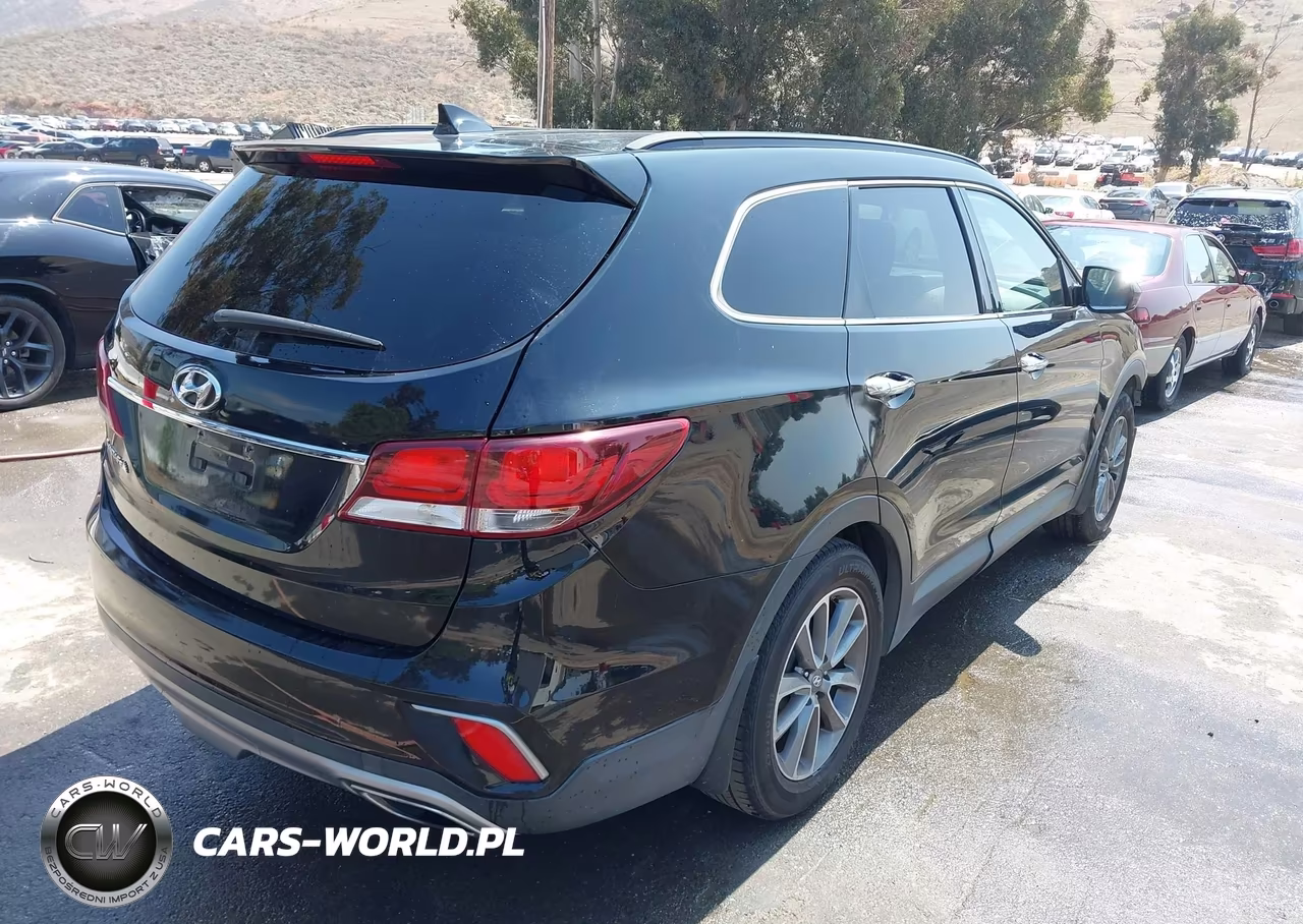 2018 Hyundai Santa Fe Se VIN:KM8SM4HF6JU269669 - 4