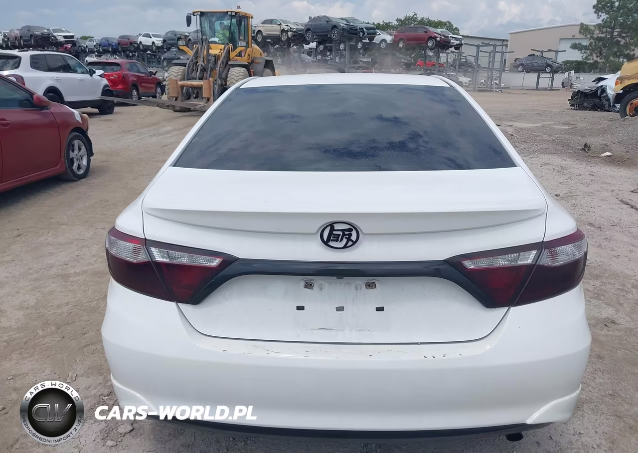 2016 Toyota Camry Le VIN:4T1BF1FK5GU157530 - 16