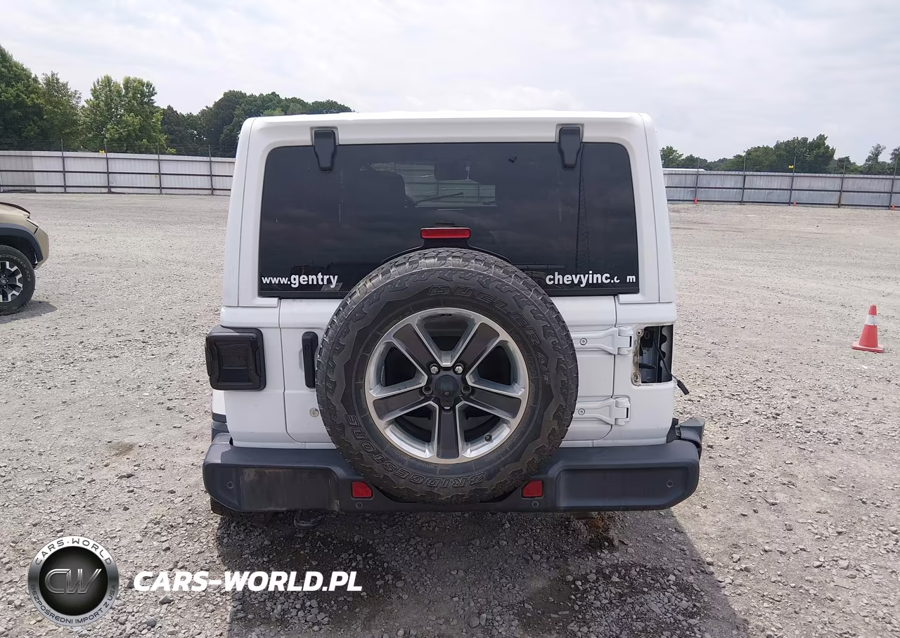 2019 Jeep Wrangler Unlimited Sahara 4X4 VIN:1C4HJXEG2KW548869 - 17