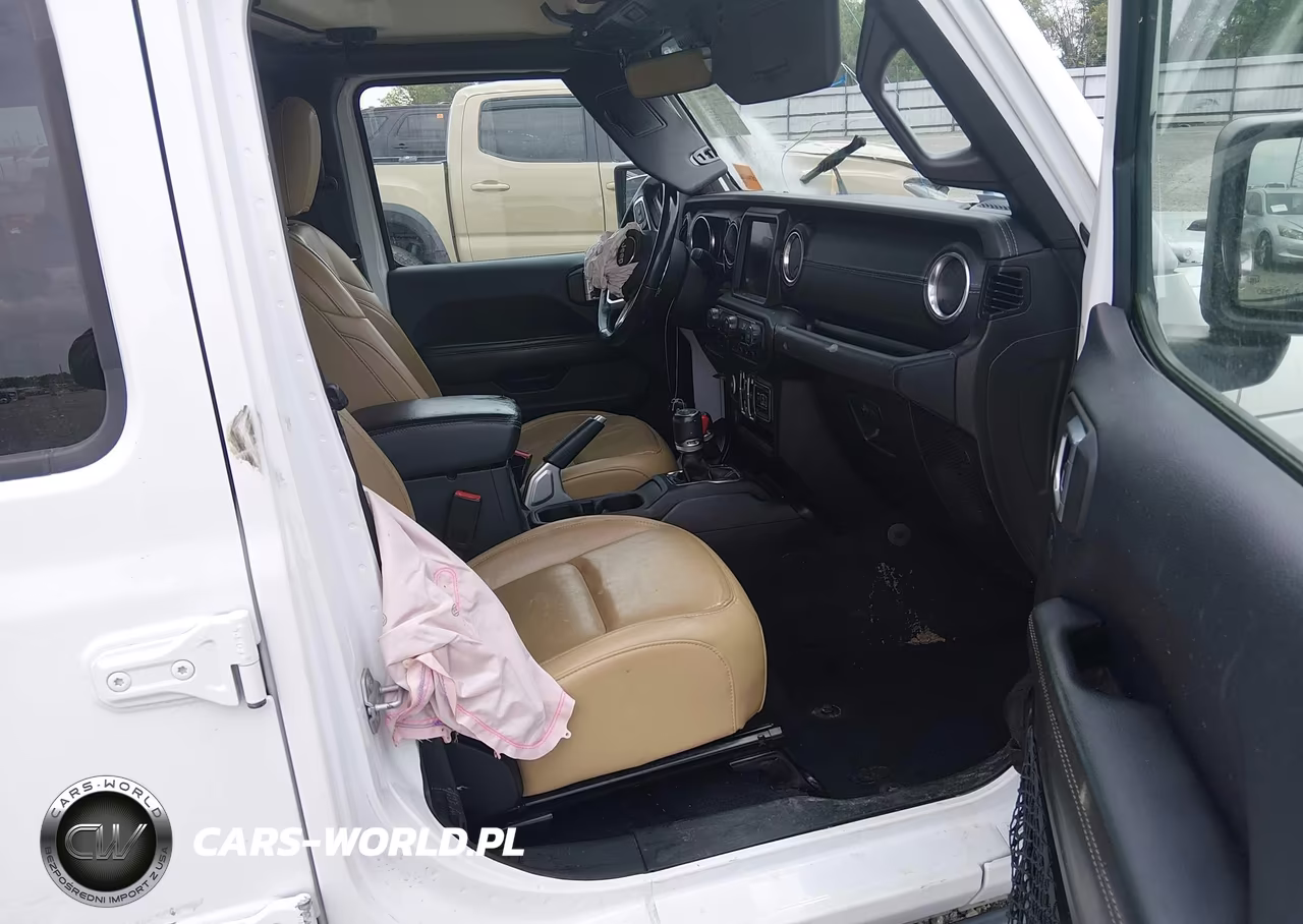 2019 Jeep Wrangler Unlimited Sahara 4X4 VIN:1C4HJXEG2KW548869 - 5