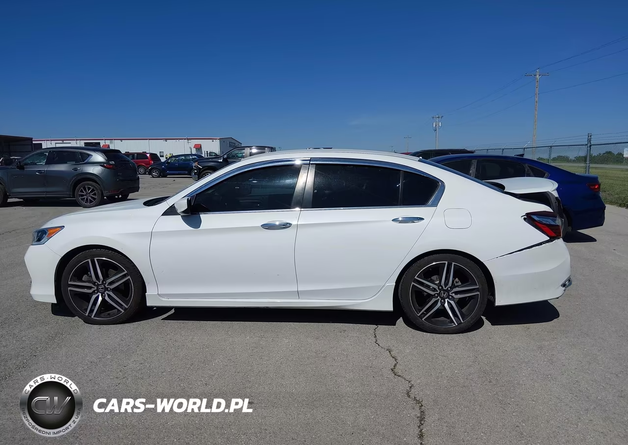 2016 Honda Accord Sport VIN:1HGCR2F5XGA132416 - 15