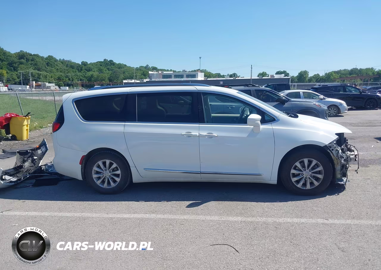 2019 Chrysler Pacifica Touring L VIN:2C4RC1BG2KR700660 - 14