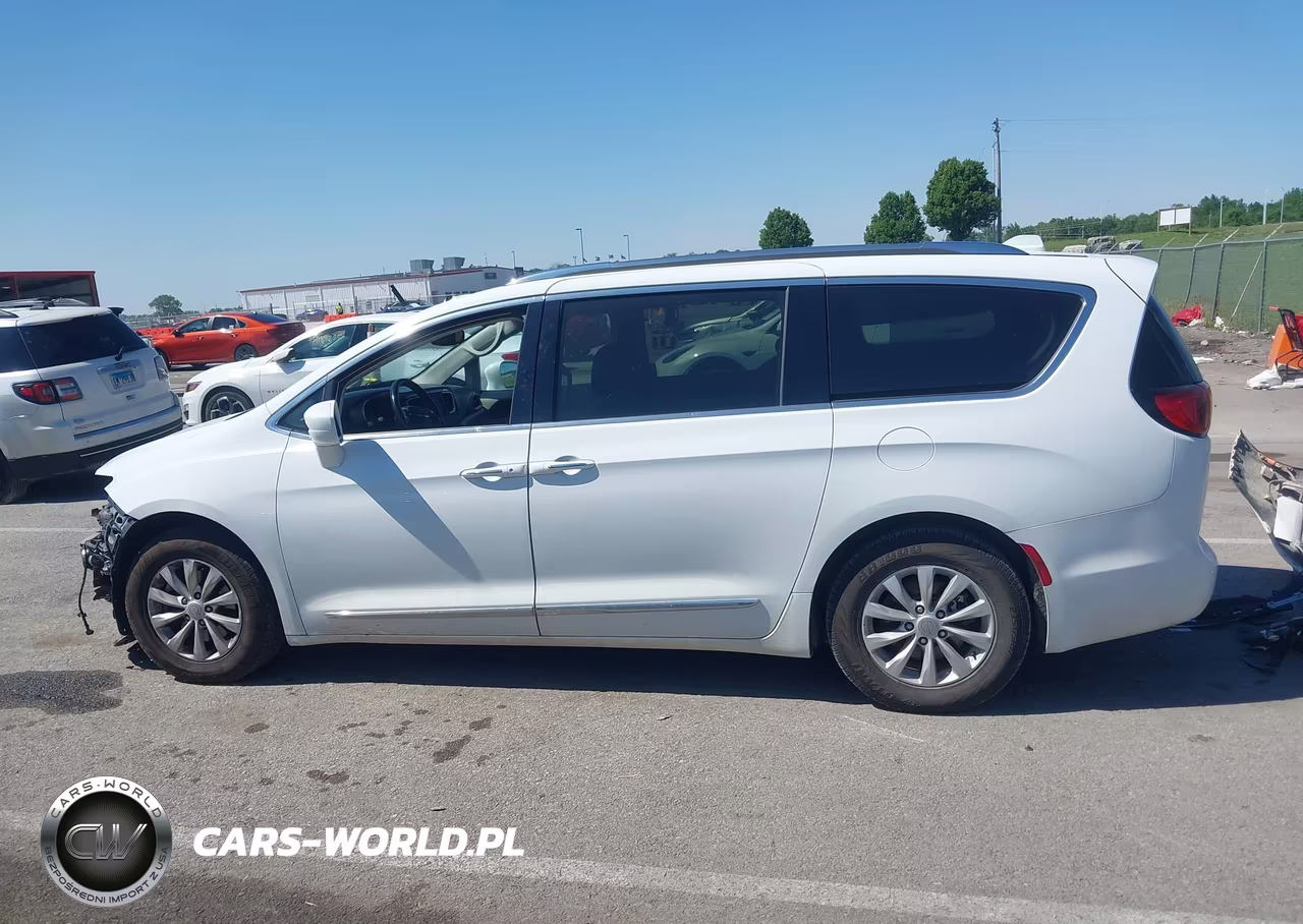 2019 Chrysler Pacifica Touring L VIN:2C4RC1BG2KR700660 - 15