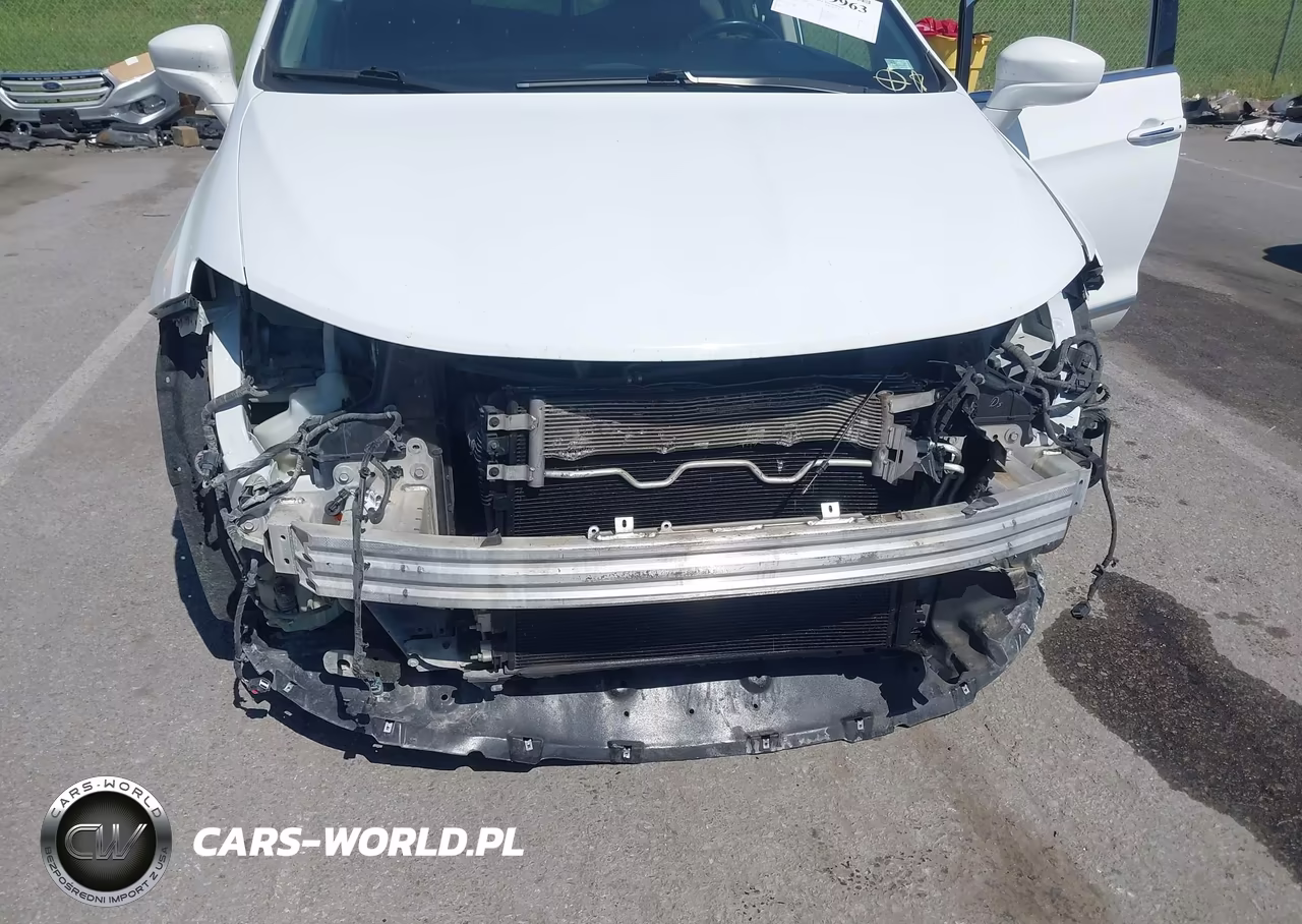 2019 Chrysler Pacifica Touring L VIN:2C4RC1BG2KR700660 - 6