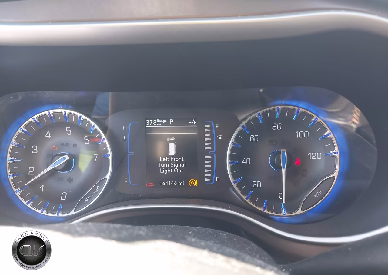 2019 Chrysler Pacifica Touring L VIN:2C4RC1BG2KR700660 - 7