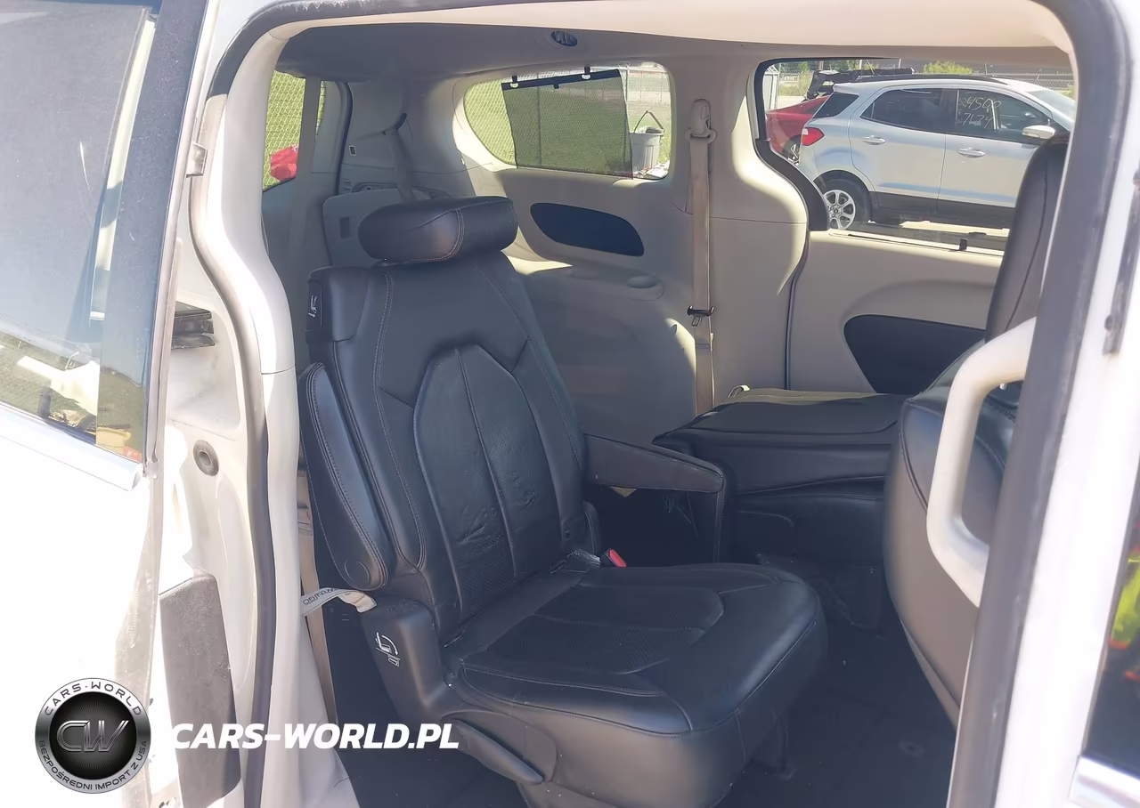 2019 Chrysler Pacifica Touring L VIN:2C4RC1BG2KR700660 - 8