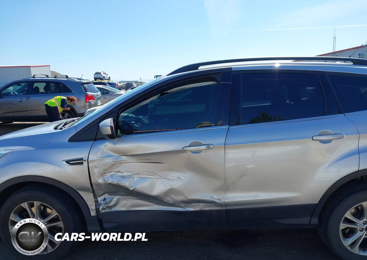 2017 Ford Escape Se VIN:1FMCU9G93HUD96421 - 6