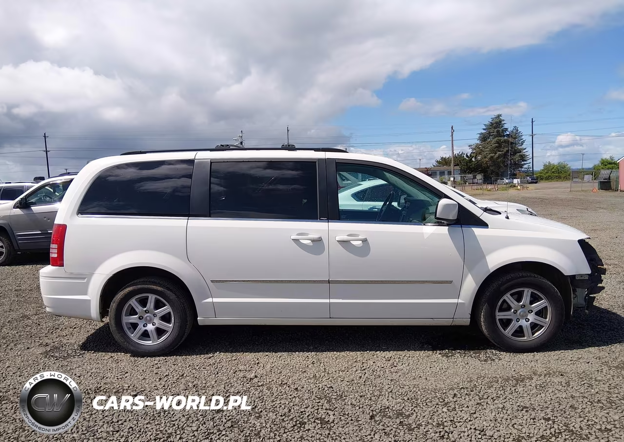2010 Chrysler Town & Country Touring VIN:2A4RR5D11AR214896 - 14