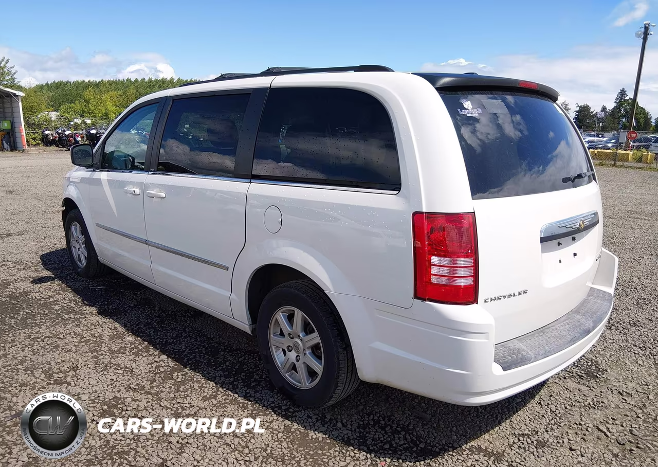 2010 Chrysler Town & Country Touring VIN:2A4RR5D11AR214896 - 3