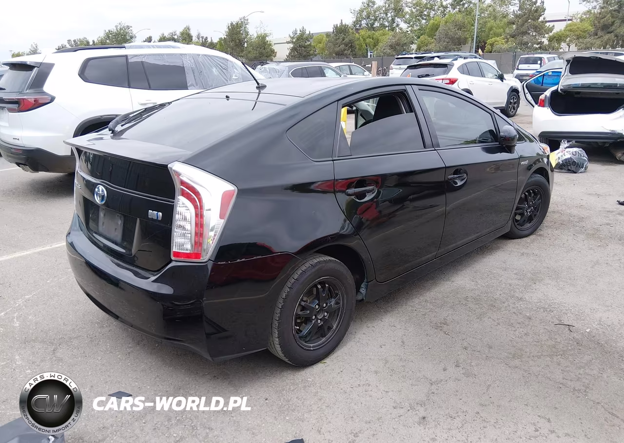 2015 Toyota Prius Two VIN:JTDKN3DU5F1967618 - 4
