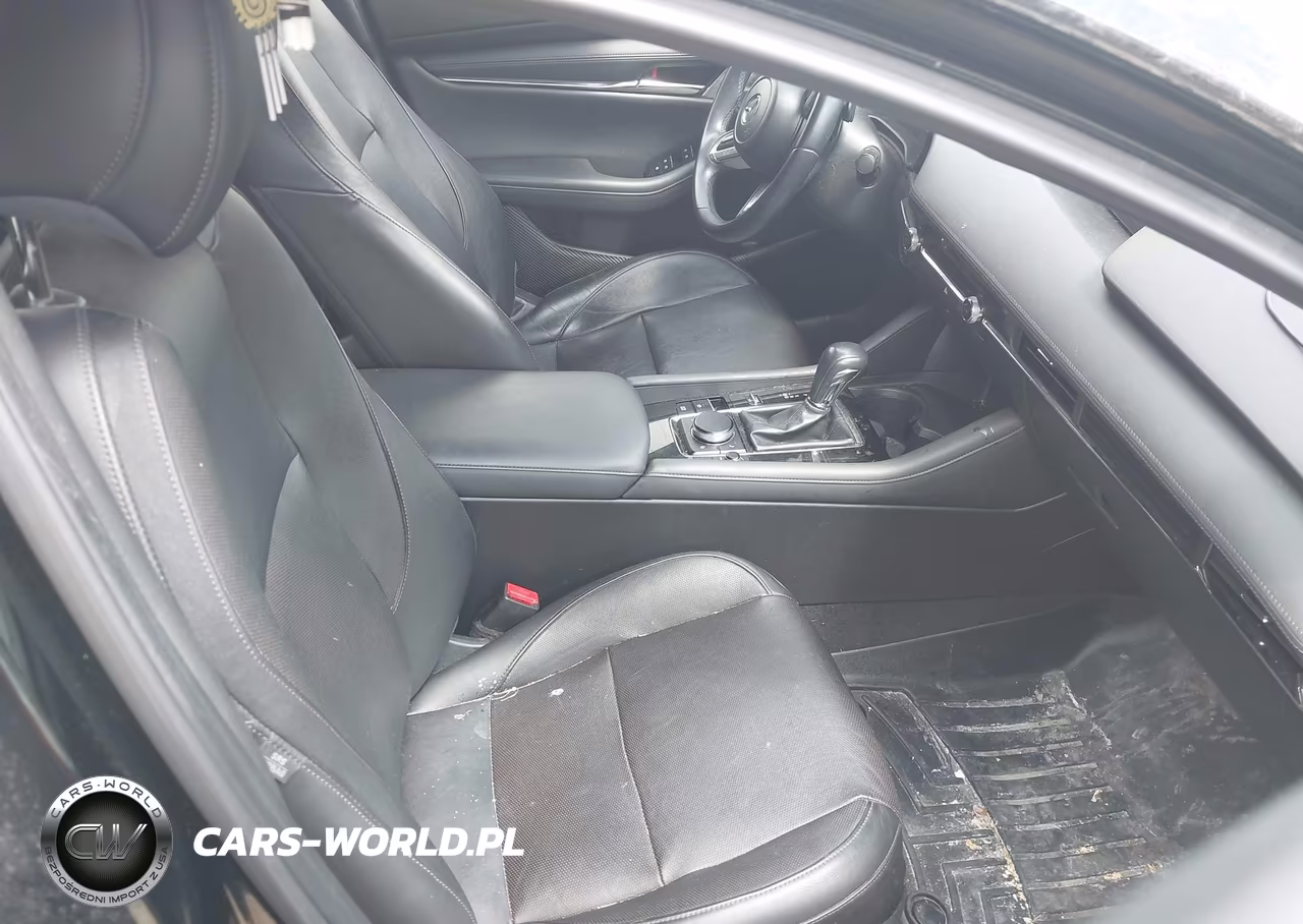 2020 Mazda Mazda3 Premium Package VIN:JM1BPBNMXL1160025 - 5