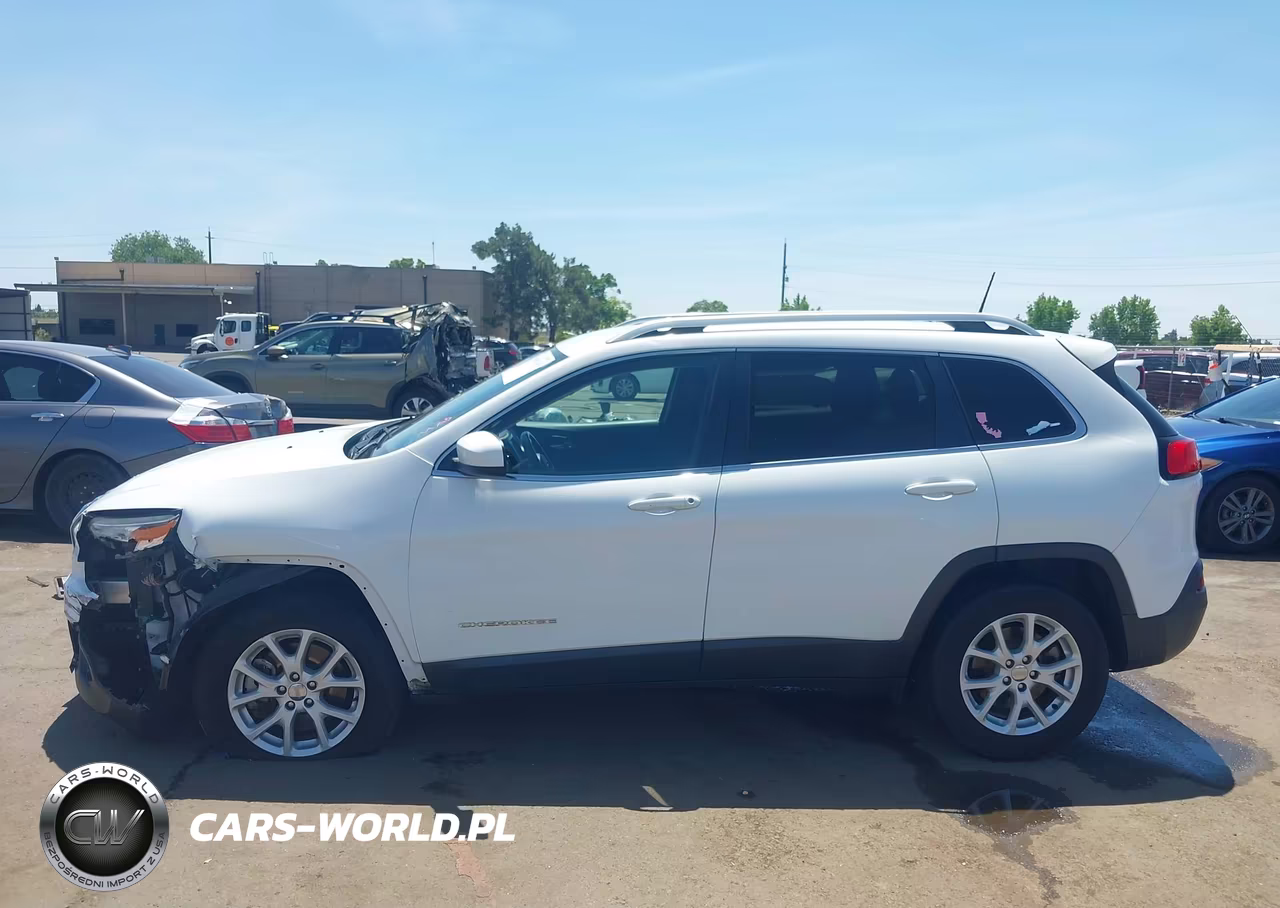 2016 Jeep Cherokee Latitude VIN:1C4PJMCB7GW111748 - 14