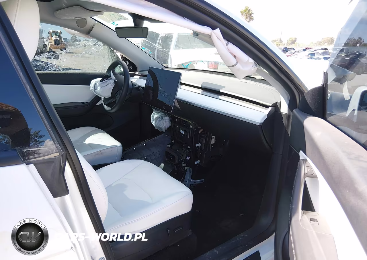 2022 Tesla Model Y Performance Dual Motor All-Wheel Drive VIN:7SAYGDEF0NF345589 - 5