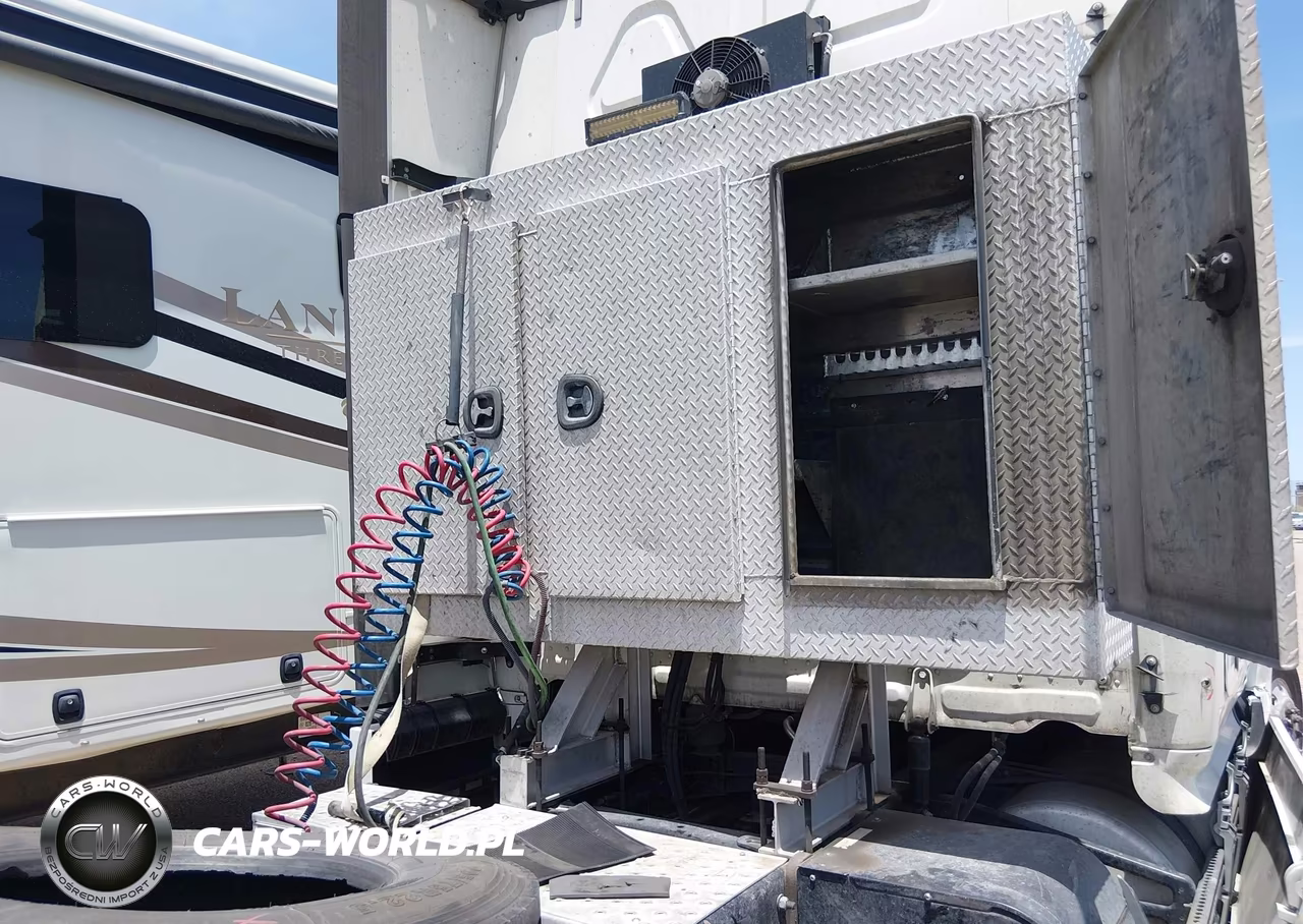 2018 Freightliner Cascadia 125 VIN:3AKJGLDR6JSJK2062 - 9
