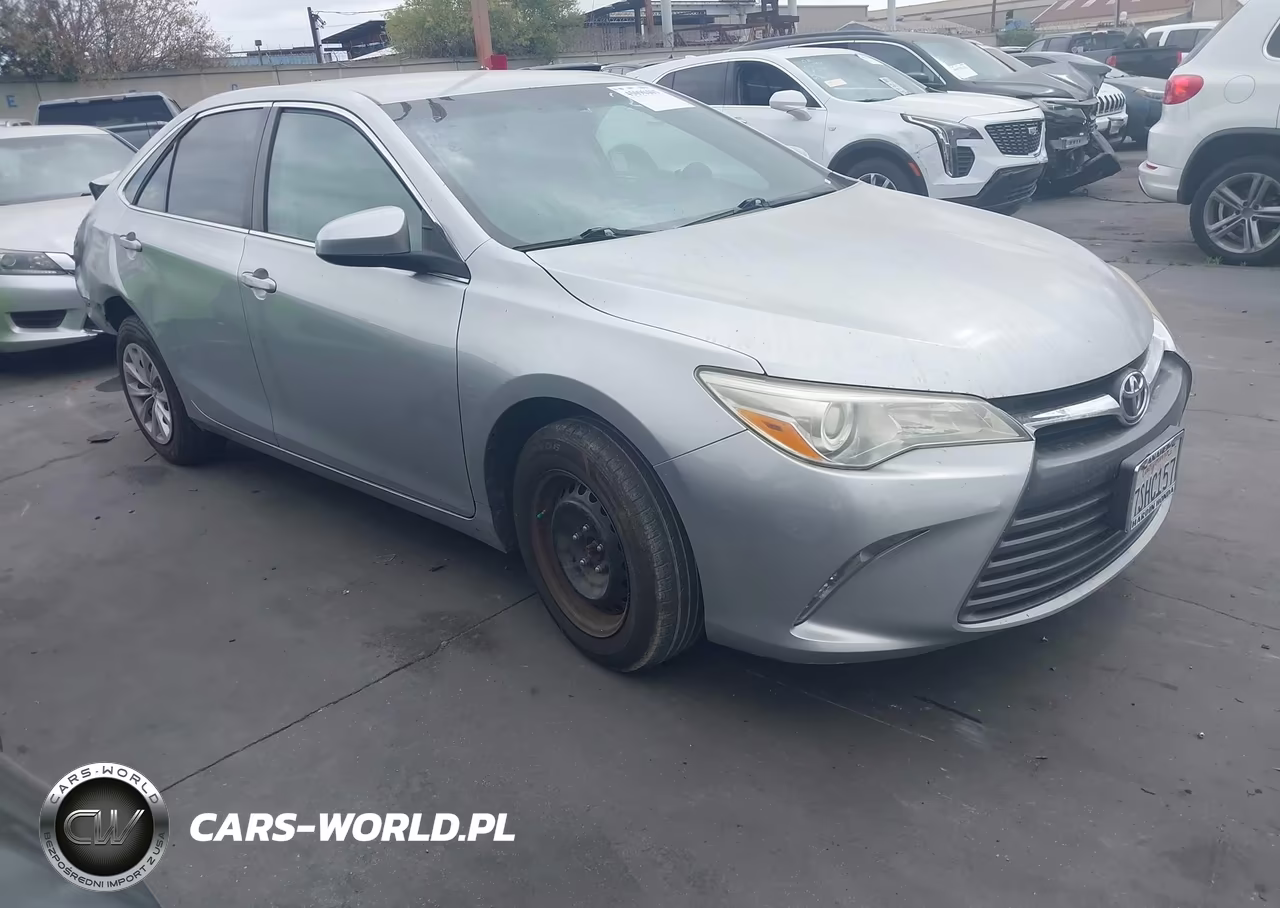 2016 Toyota Camry Le – zdjęcie 1 z 17