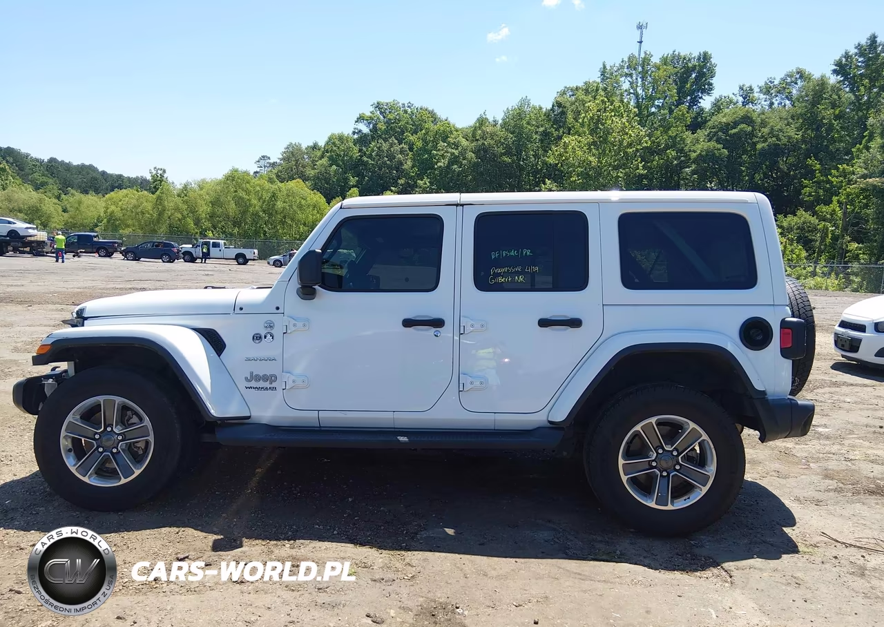 2018 Jeep Wrangler Unlimited Sahara 4X4 VIN:1C4HJXEG2JW165805 - 15