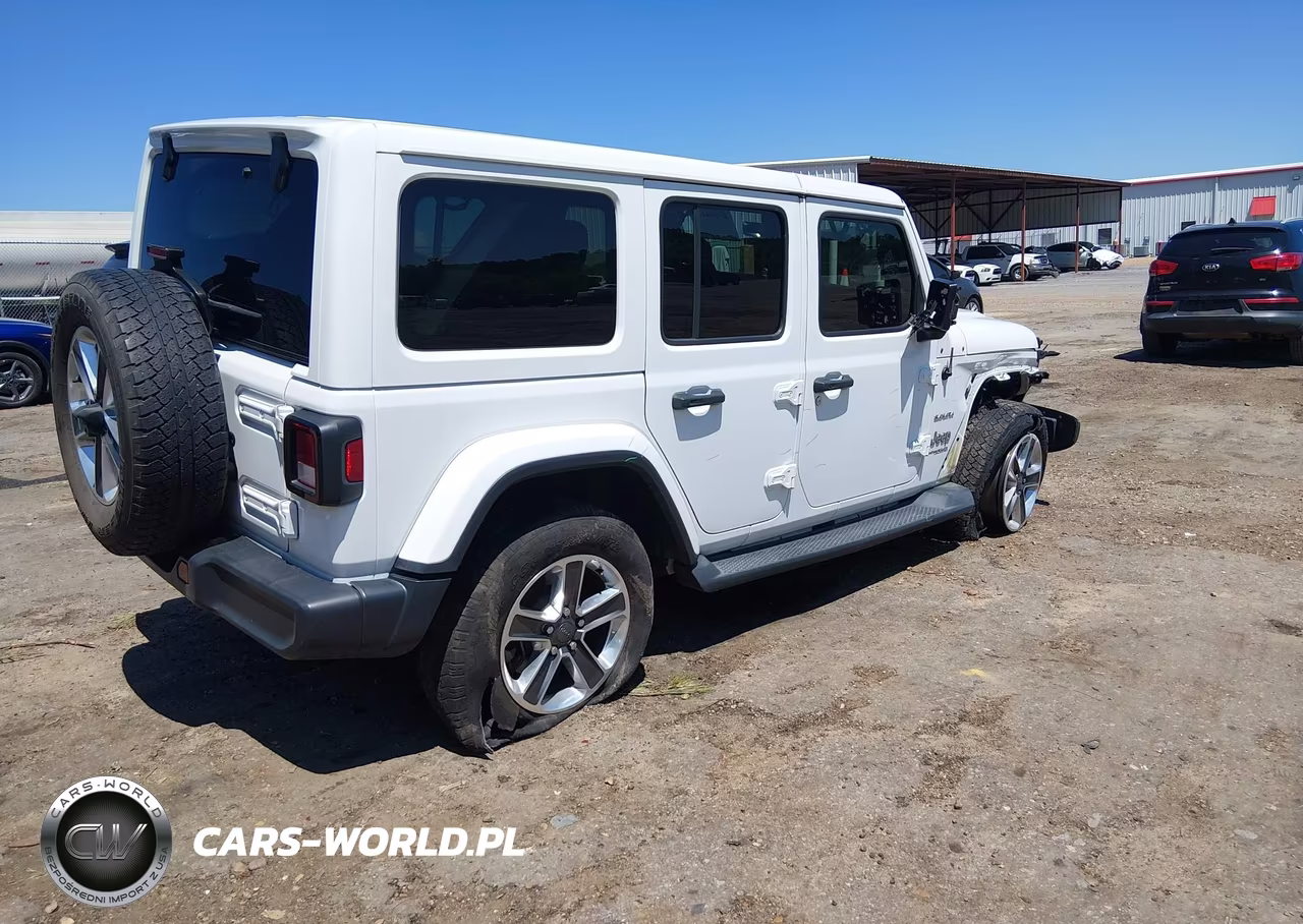 2018 Jeep Wrangler Unlimited Sahara 4X4 VIN:1C4HJXEG2JW165805 - 4