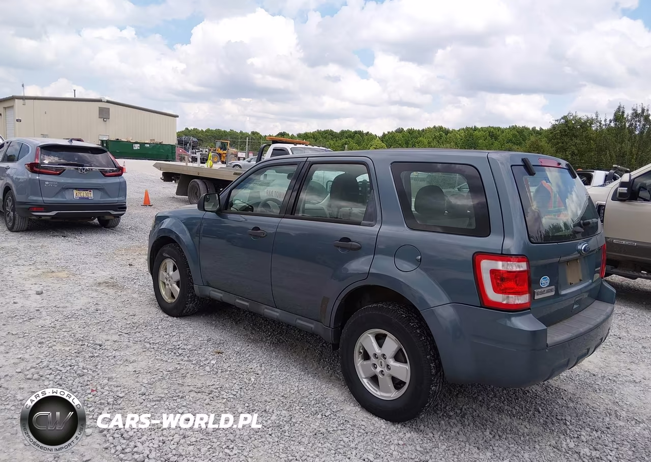 2011 Ford Escape Xls VIN:1FMCU0C70BKB43849 - 3